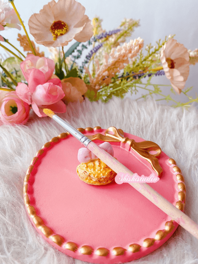 Miniature chausson aux pommes chopsticks/brush rest