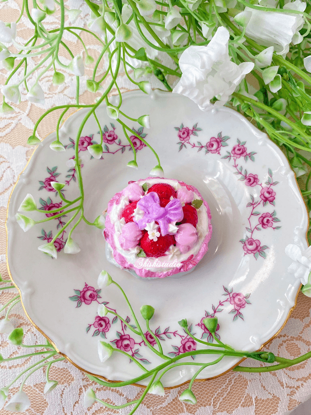 Strawberry shortcake magnet 