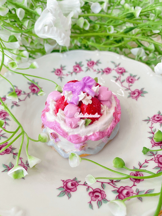 Strawberry shortcake magnet 